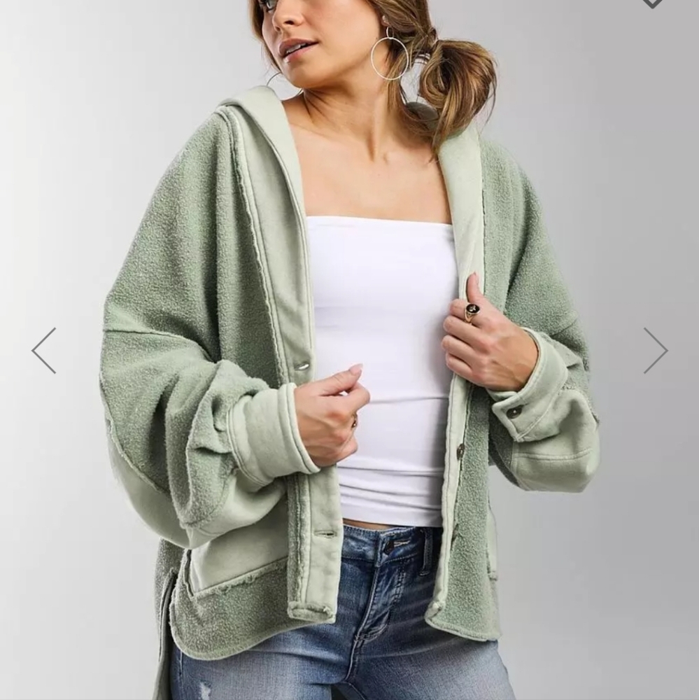 FREE PEOPLE Womens Sz small oversized shacket with pockets. Bleached Military. - Picture 2 of 7